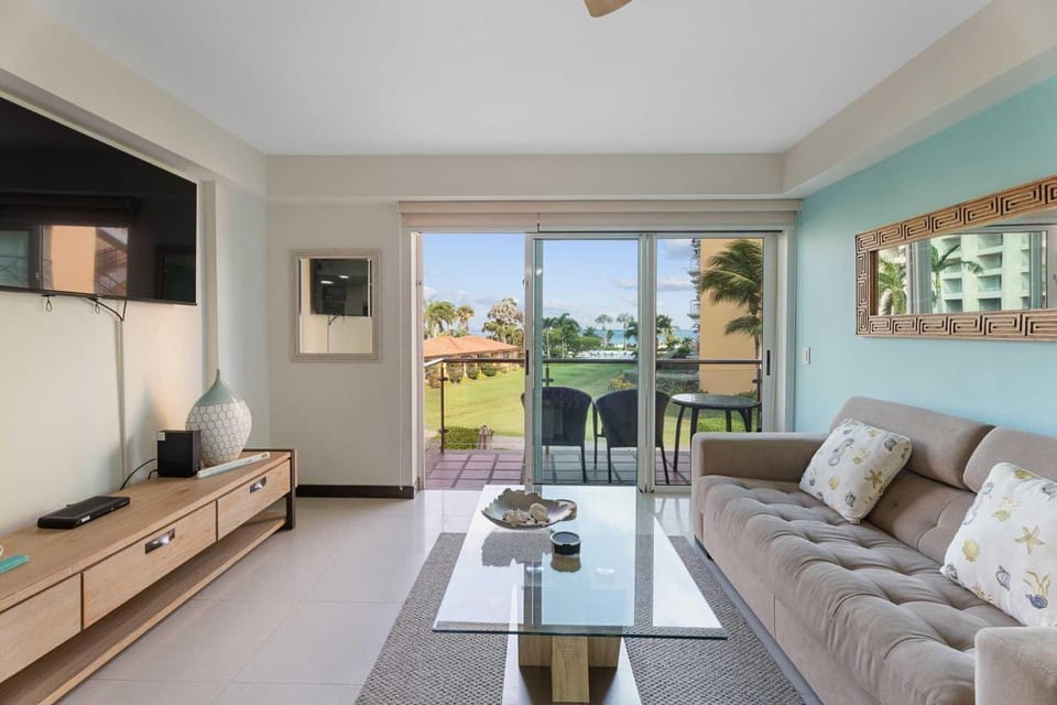 Beachfront - Ocean Comfort 2BR condo - P216 House in Noord