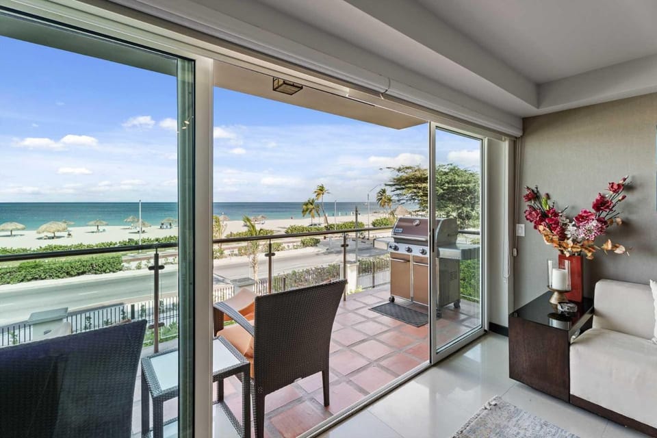 Beachfront-Adults Only-Majestic View 3BRcondo-E221 House in Noord