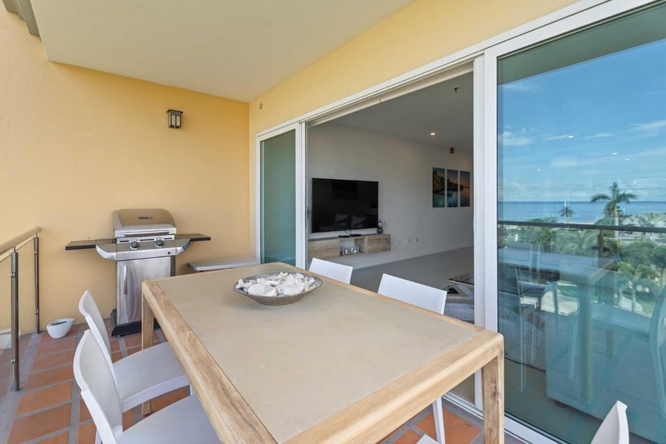Beachfront - Flamingo Luxury 2BR condo - E423 House in Noord