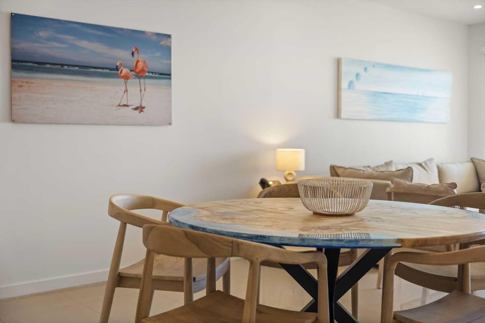 Beachfront - Flamingo Luxury 2BR condo - E423 House in Noord