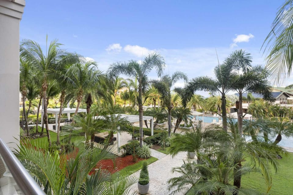 Eagle Beach - Imperial Blossom 2BR condo - LV204 House in Noord
