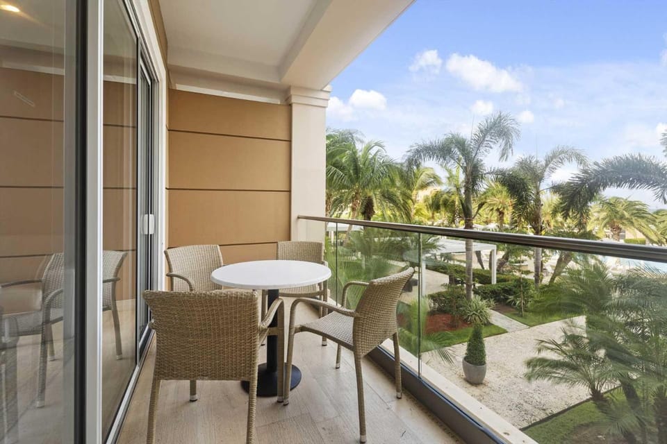 Eagle Beach - Imperial Blossom 2BR condo - LV204 House in Noord