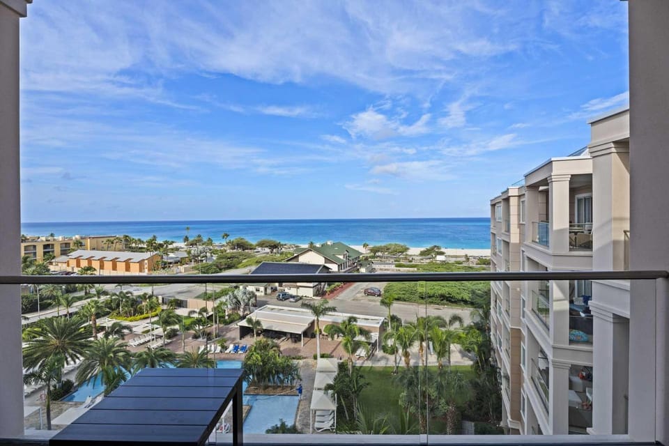 Beach View - Seascape Retreat 2BR condo - LV605 House in Noord