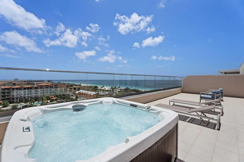Beach View- Scenic View Penthouse 2BR condo- LV607 House in Noord