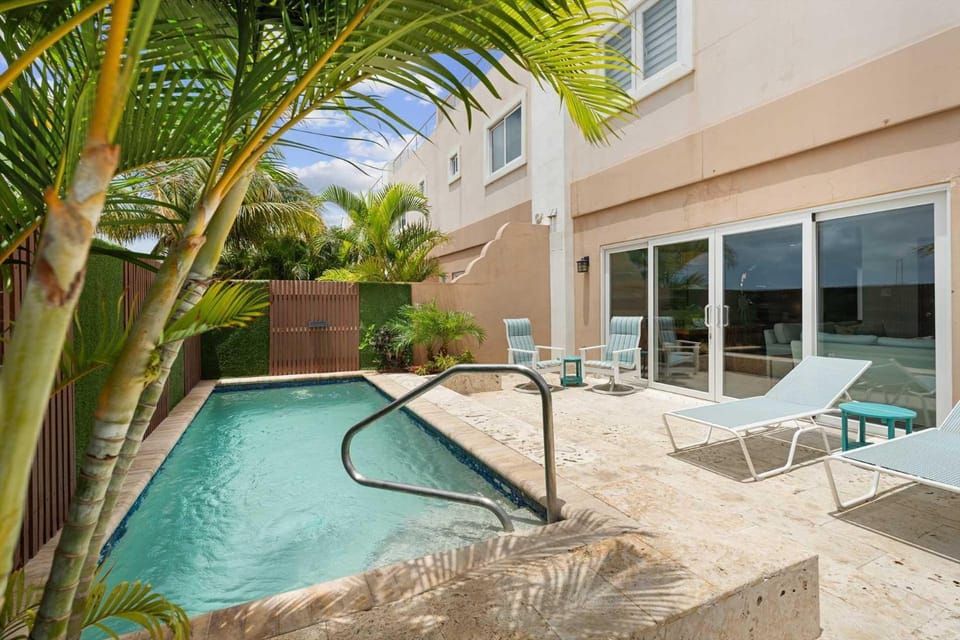 Beach View - Blue Ocean View townhome - LV18th House in Noord
