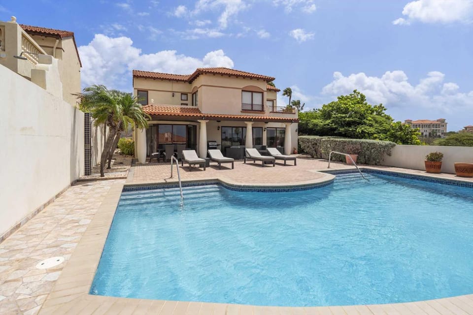 Private Villa with pool- Amazing Views 3BR- CB01 Villa in Noord