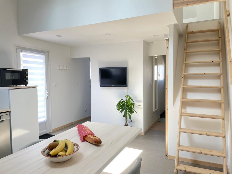 Communal lounge/ TV room, Kitchen or kitchenette