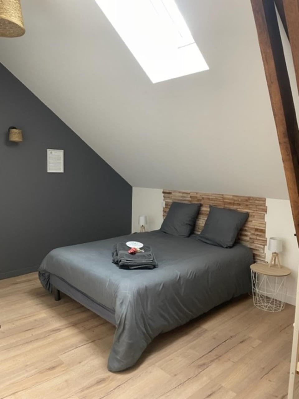 Bed, Photo of the whole room, Bedroom