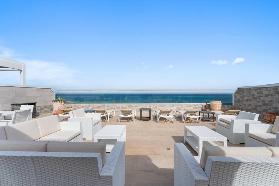 Beach View - Chic View Penthouse 3BR condo - LV603 House in Noord