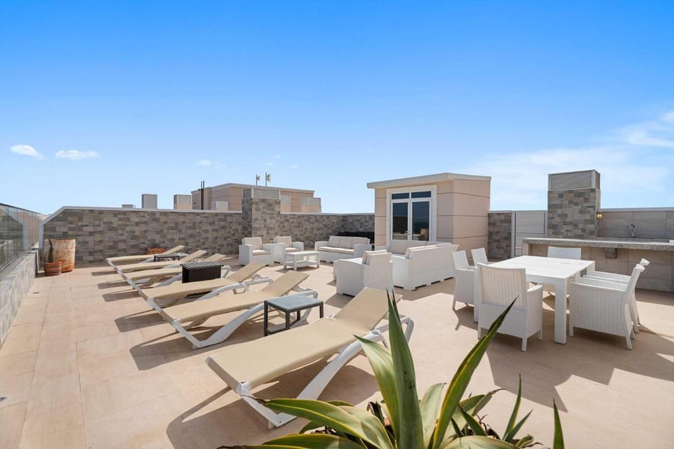 Beach View - Chic View Penthouse 3BR condo - LV603 House in Noord