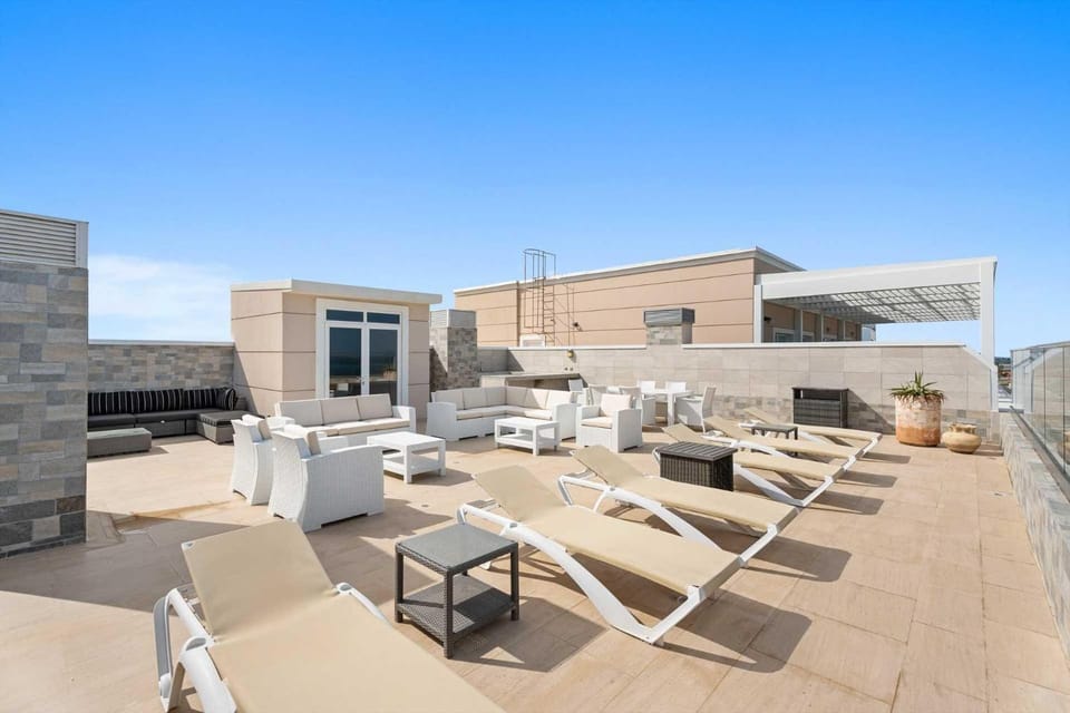 Beach View - Chic View Penthouse 3BR condo - LV603 House in Noord