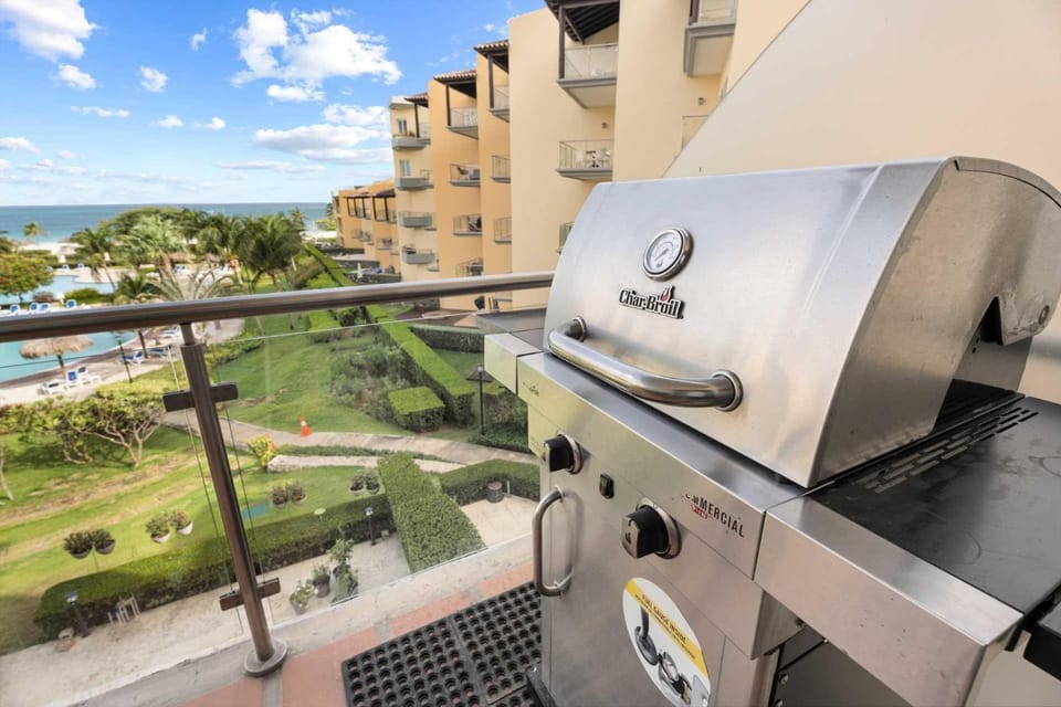 Beachfront - Paradise View 2BR condo - A346 House in Noord