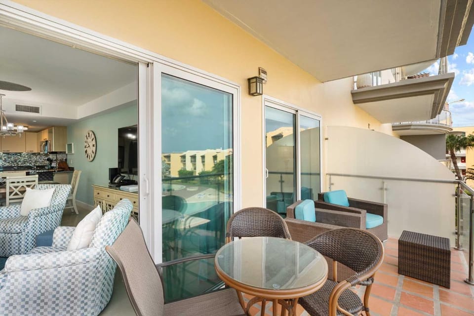 Beachfront - Paradise View 2BR condo - A346 House in Noord