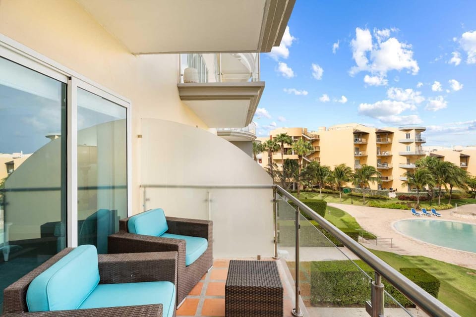 Beachfront - Paradise View 2BR condo - A346 House in Noord
