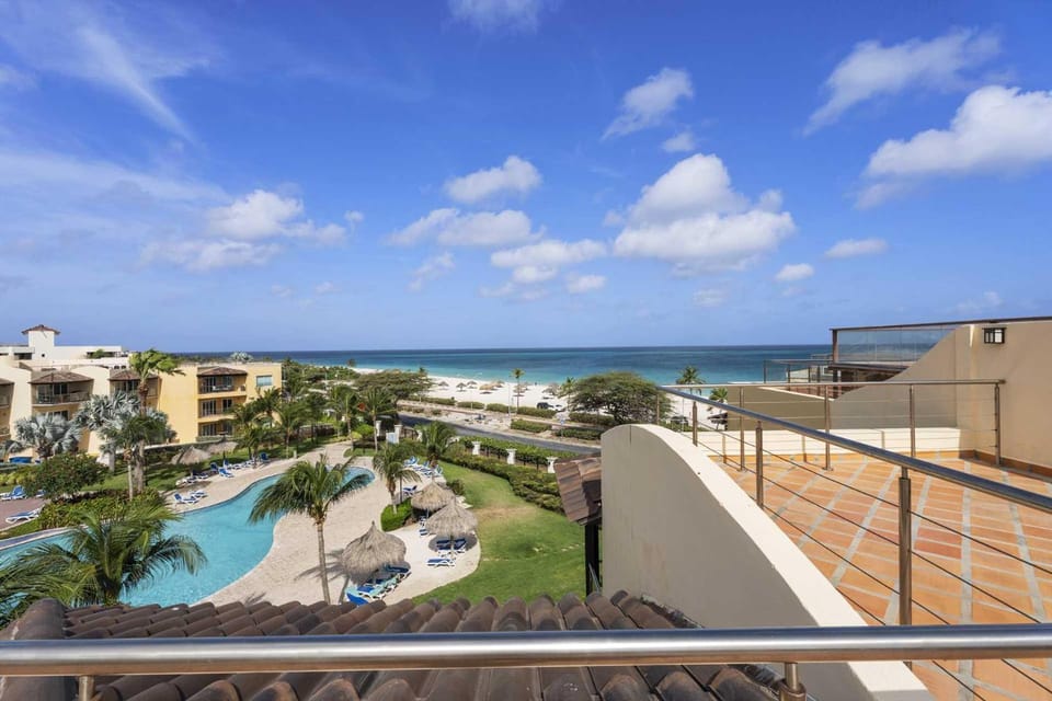 Beachfront - Royal Penthouse 3BR condo - BC352 House in Noord