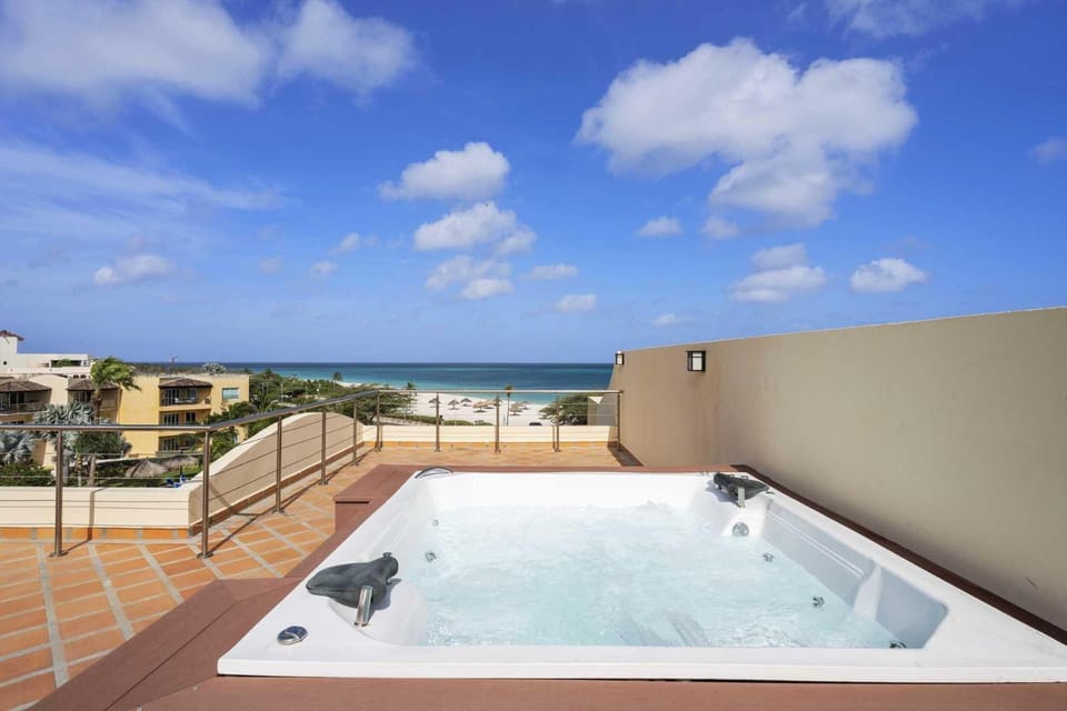 Beachfront - Royal Penthouse 3BR condo - BC352 House in Noord