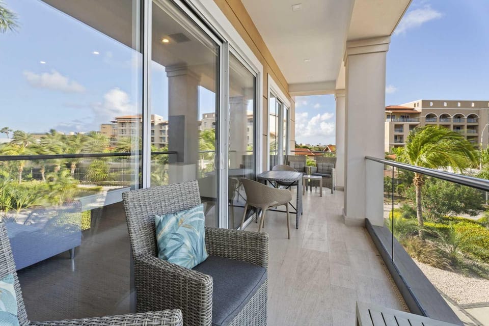 Eagle Beach - Larimar Delights 3BR condo - LV201 House in Noord