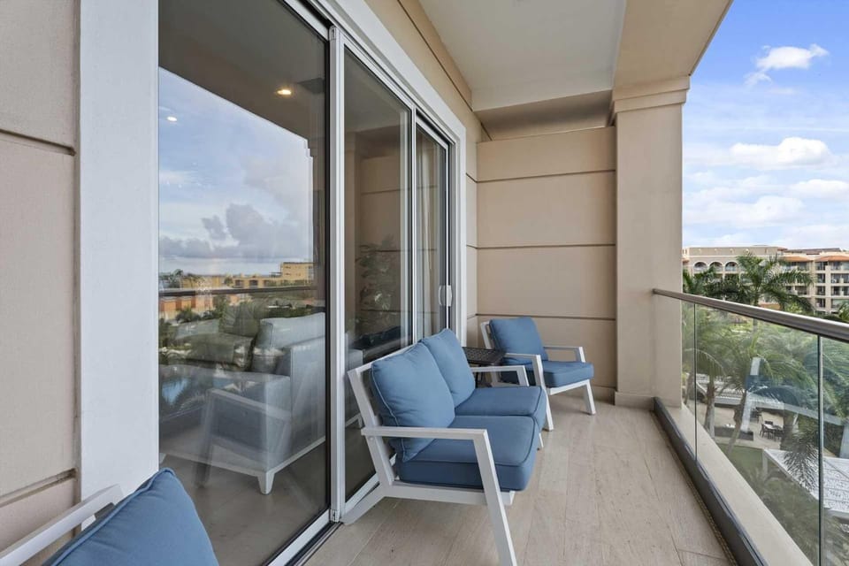 Beach View - Beach Royale 2BR condo - LV406 House in Noord