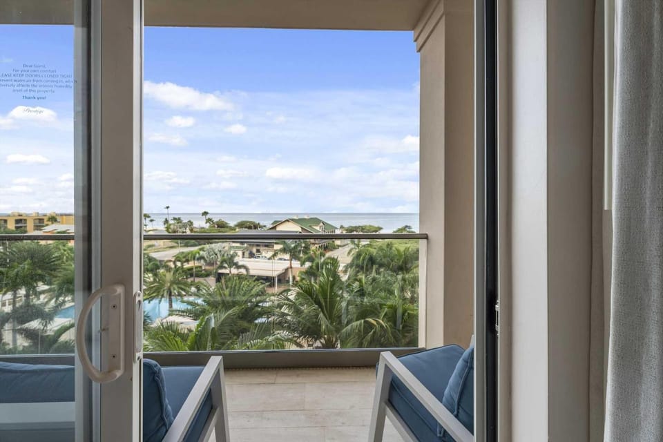 Beach View - Beach Royale 2BR condo - LV406 House in Noord