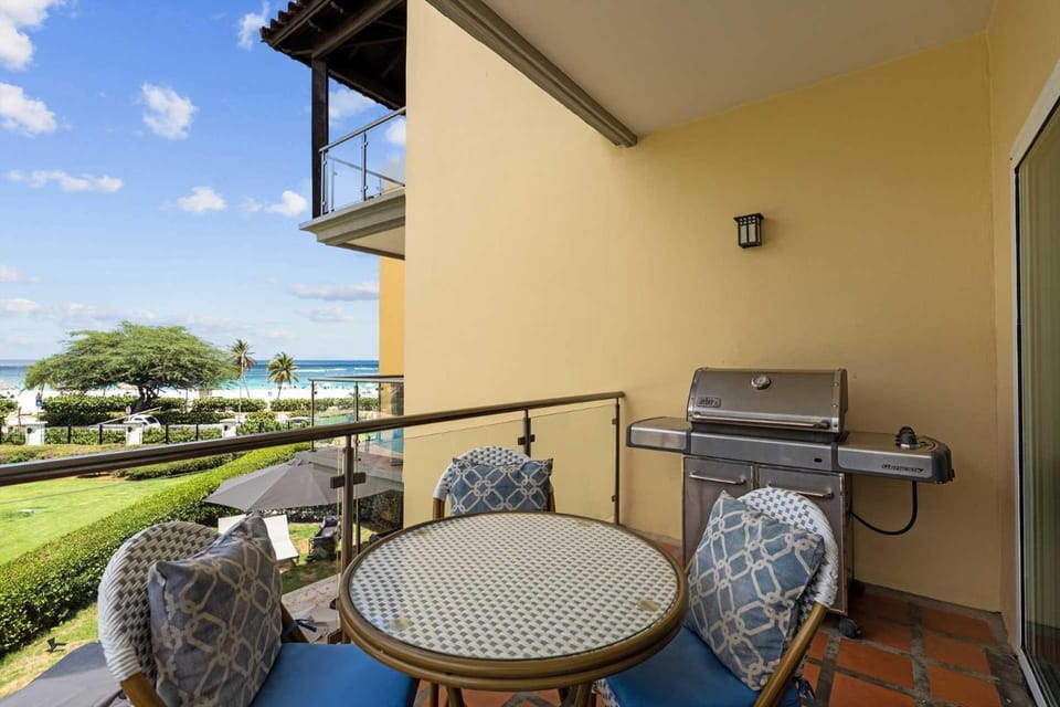 Beachfront - Royal Aquamarine 3BR condo - BC252 House in Noord