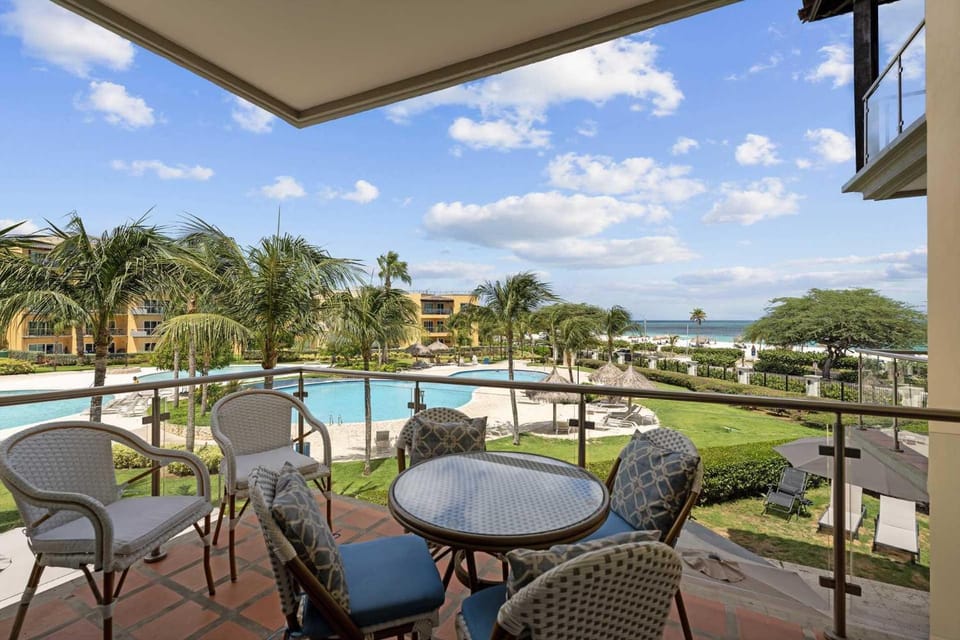 Beachfront - Royal Aquamarine 3BR condo - BC252 House in Noord
