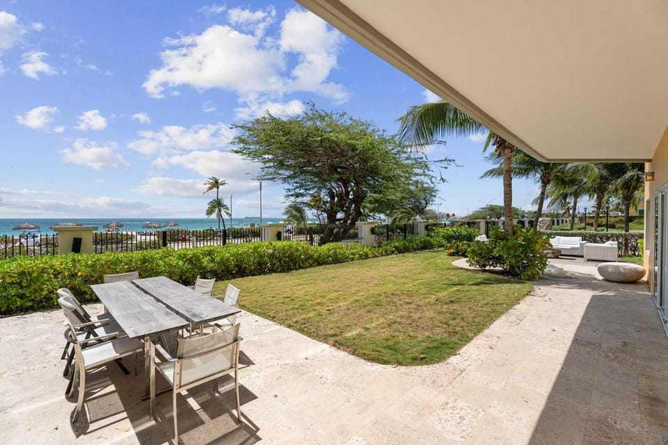 Beachfront - Grand Regency 5BR condo - BG131 House in Noord