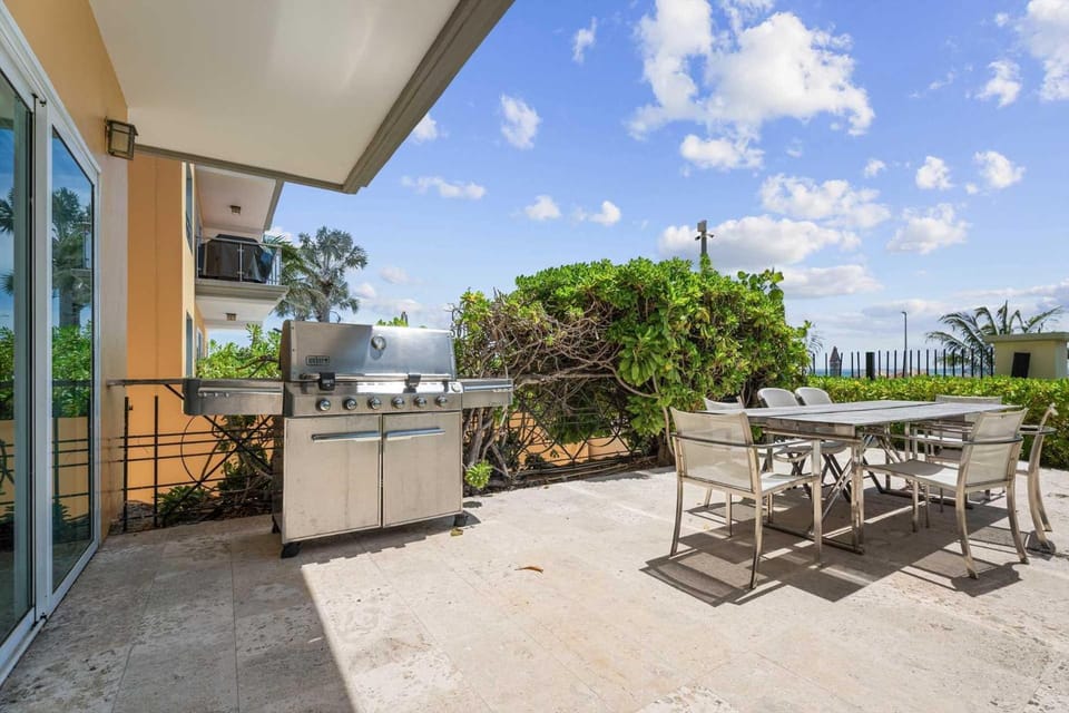 Beachfront - Grand Regency 5BR condo - BG131 House in Noord