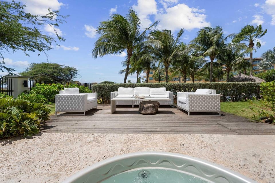 Beachfront - Grand Regency 5BR condo - BG131 House in Noord