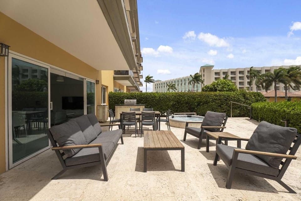 Beachfront - Coral Sea Garden 3BR condo - P116 House in Noord