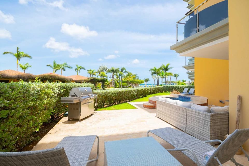 Beachfront - Garden Delight 3BR condo - E125 House in Noord