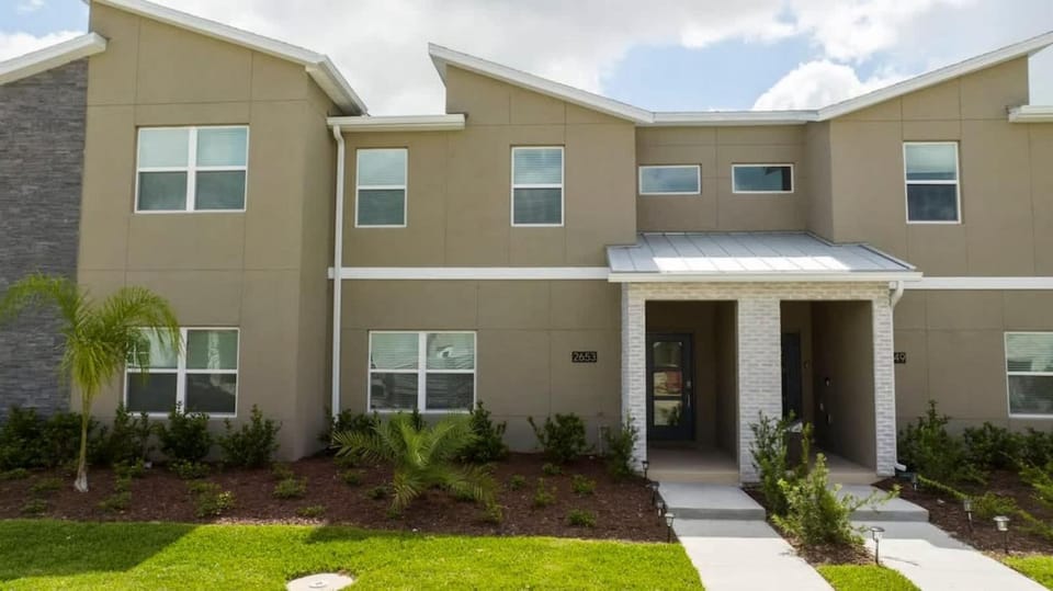 Gorgeous 4 Bedroom w Screened Pool Close to Disney 2653 House in Kissimmee