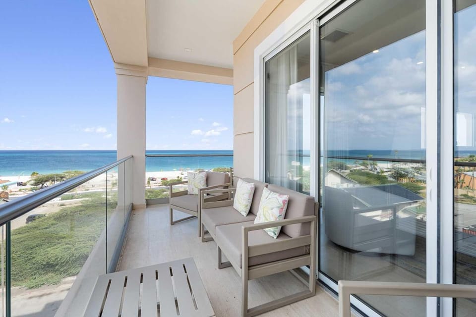 Beach View - Royal Beach View 2BR condo - LV509 House in Noord