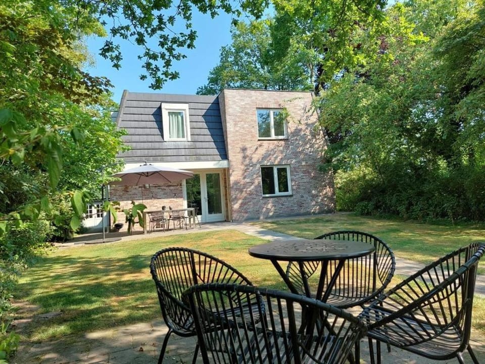 Boshuis Golfzicht "Wellness, Golf & Nature" House in Oosterhout