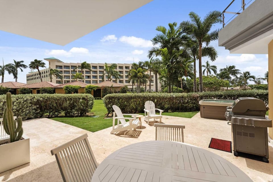 Beachfront - Beach Garden 2BR condo - E124 House in Noord