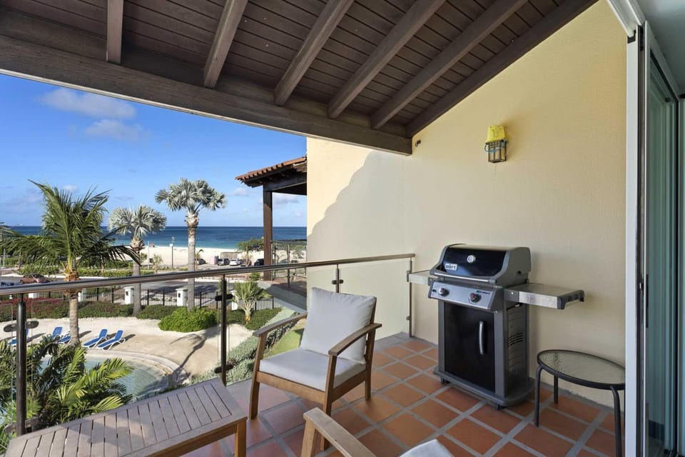 Beachfront - Eagle Beach - Sapphire 2BR condo E322 House in Noord