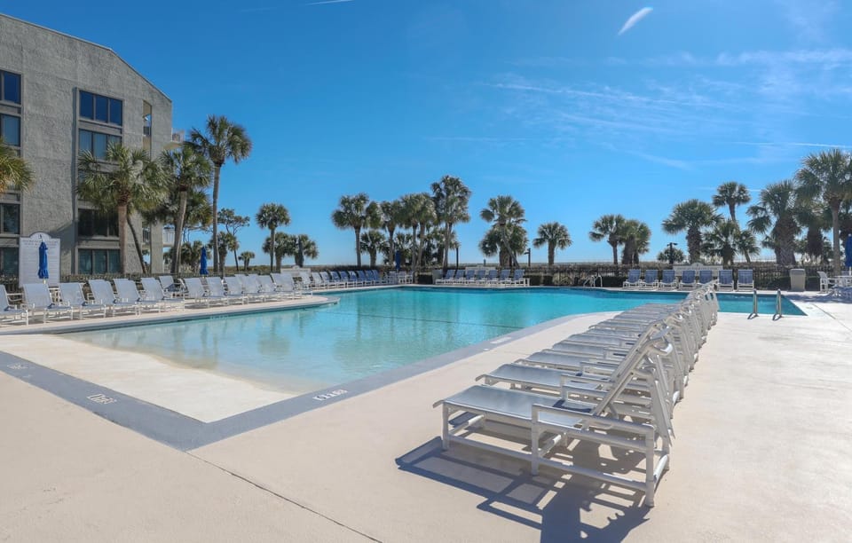 533 Shorewood Place Villa in South Forest Beach