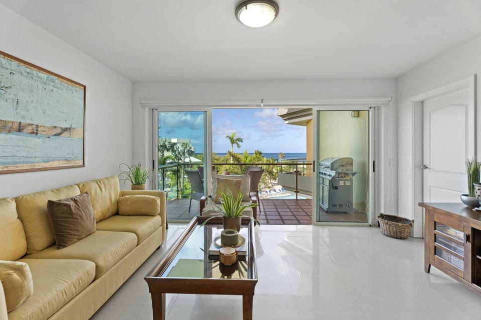 Beachfront - Brisas del Mar 2BR condo - E324 House in Noord