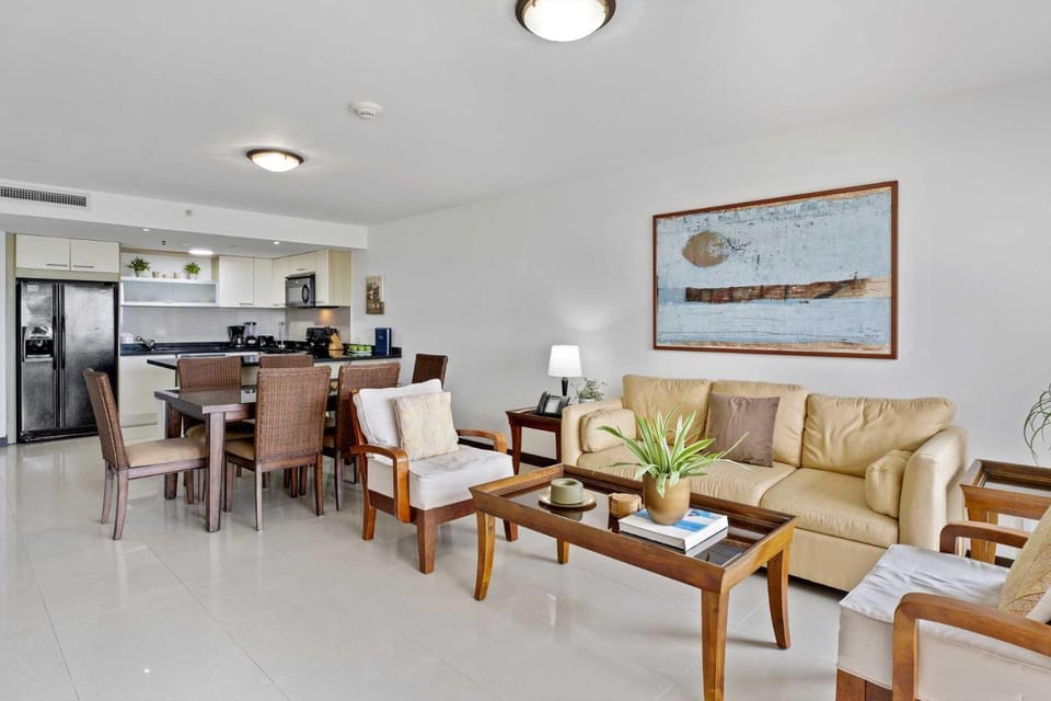 Beachfront - Brisas del Mar 2BR condo - E324 House in Noord