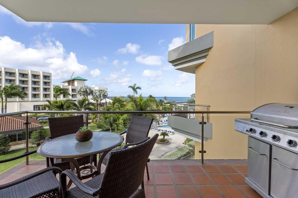 Beachfront - Brisas del Mar 2BR condo - E324 House in Noord