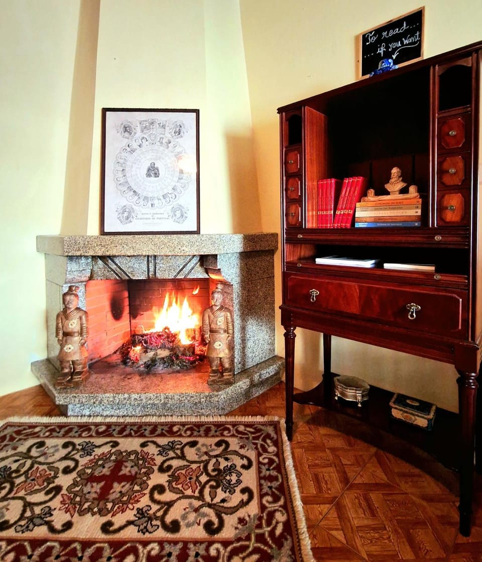 Property building, Communal lounge/ TV room, Library, Living room, flat iron, locker