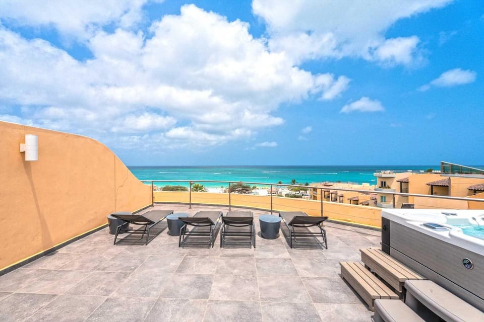 Beachfront - Panoramic View 4BR Penthouse - PH4 House in Noord