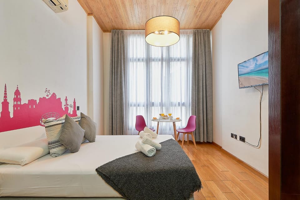 Bed, Seating area, Bedroom, towels