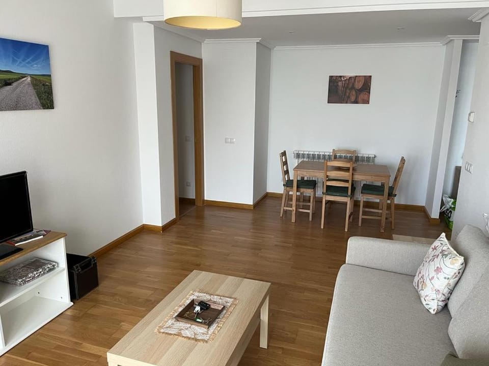 TV and multimedia, Living room, Seating area, Evening entertainment
