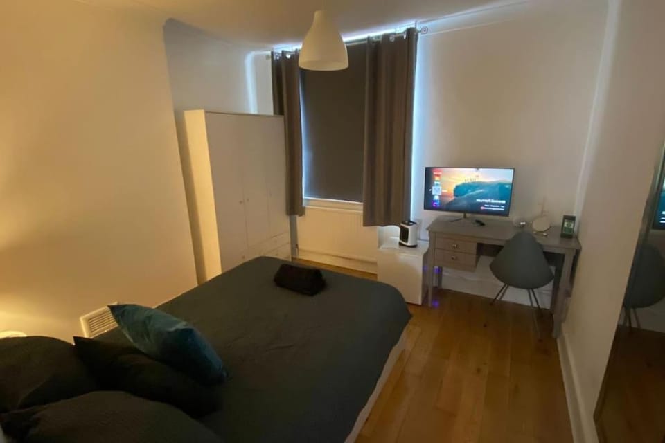 2 Bedroom Flat in Camberwell Green - Central Location with excellent connections to tourist attractions and main London airports Apartment in London Borough of Southwark