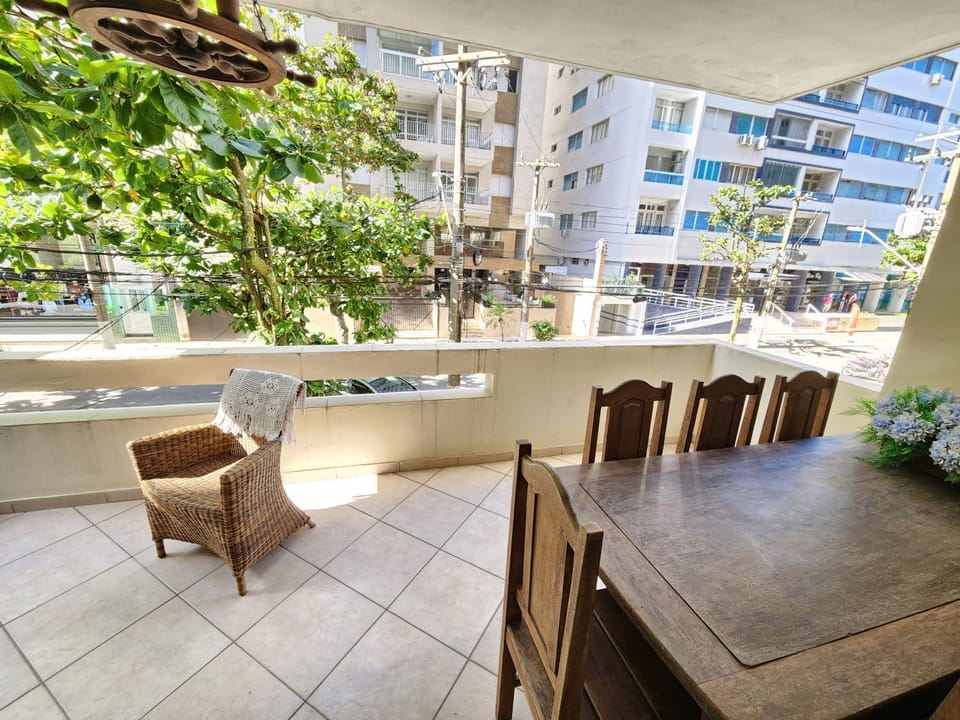 Pitangueiras 3 quartos aconchegante , esquina com a praia e shopping Apartment in State of São Paulo