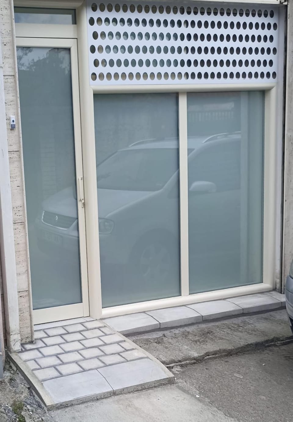 Facade/entrance
