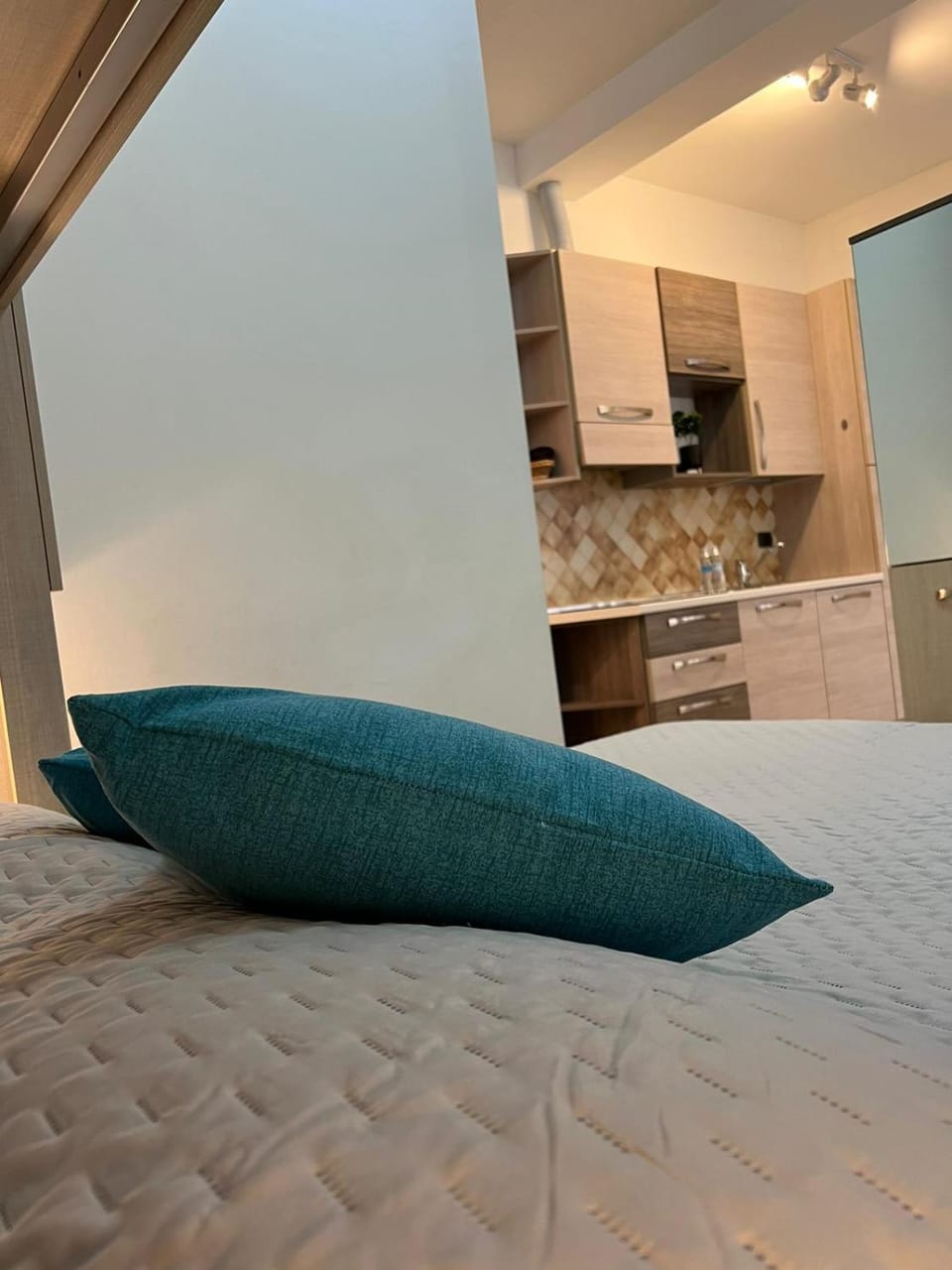 Bedroom, kitchen