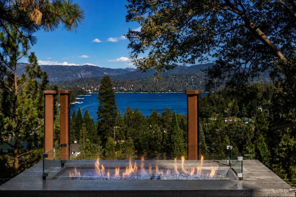 Surreal Feel Lakeview Chalet House in Lake Arrowhead
