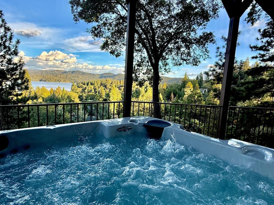Surreal Feel Lakeview Chalet House in Lake Arrowhead