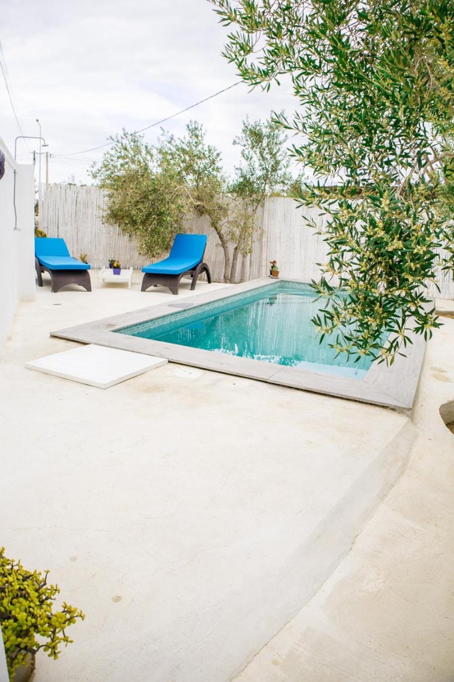 Pool view, Swimming pool, sunbed